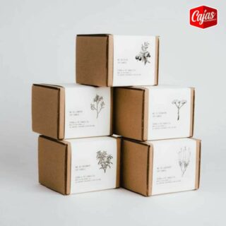 Agrégale complementos a tus empaques 🎁

✔Las fajas de papel couché son ideales para darle un nuevo estilo a tus presentaciones. 

✔Contamos con diferentes medidas y puedes ponerle el diseño que quieras.

#packing #empaque #cajasdecarton #cajaspersonalizadas #cajaslima #cajasperu #cajaspremium #cajascontraplacadas #presentación #lima #peru #empaques #cajetero #papelenvoltorio #adhesivocircular #presentación #fajas #cajaconfaja